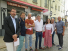 https://image.noelshack.com/fichiers/2023/26/2/1687870820-le-leader-du-pcf-fabien-roussel-4e-en-partant-de-la-gauche-en-visite-au-festival-d-avignon-a-pu-echanger-avec-le-president-du-off-sebastien-benedetto-a-sa-droite-photo-le-dl-1625732269.jpg