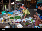 https://image.noelshack.com/fichiers/2023/39/7/1696189137-traditional-rural-thai-meal-the-family-sits-on-mats-on-the-floor-2fn4ryh.jpg