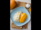 https://image.noelshack.com/fichiers/2023/39/7/1696189479-mango-sticky-rice-03.jpg