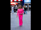 https://image.noelshack.com/fichiers/2023/41/2/1696947875-amanda-holden-in-a-neon-pink-jumper-and-trousers-leaves-heart-fm-in-london-10-10-2023-2.jpg