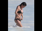 https://image.noelshack.com/fichiers/2023/41/2/1696951545-courteney-cox-in-bikini-2017-13.jpg