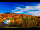 https://image.noelshack.com/fichiers/2023/43/7/1698564987-shutterstock-208811755-fall-foliage-and-the-stowe-community-church-stowe-vermont-usa-recoupe.jpg