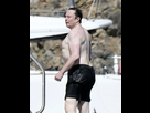 https://image.noelshack.com/minis/2023/45/1/1699232504-elon-musk-shirtless-mykonos-05.png
