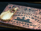 https://image.noelshack.com/fichiers/2023/46/1/1699871246-ouija-board.jpeg