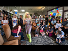 https://image.noelshack.com/fichiers/2023/48/2/1701186951-take-your-kids-to-drag-queen-story-time-3374013189.jpg