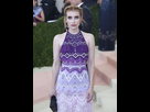 https://image.noelshack.com/fichiers/2023/49/3/1701896921-emma-roberts-2016-met-gala-in-nyc-03.jpg