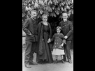 https://image.noelshack.com/minis/2024/04/7/1706439378-familie-curie-au-bipm-1904.png