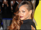 https://image.noelshack.com/fichiers/2024/16/3/1713352326-coupe-cheveux-longs-ras-cot-femme-rihanna-4154069135.jpg