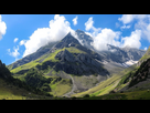 https://image.noelshack.com/fichiers/2024/17/6/1714190114-rosarielle-a-wide-shot-of-a-vibrant-mountain-with-a-clear-blue-f3f705fa-8fd0-4a4e-8dcb-cbe7d6850ce5.jpg