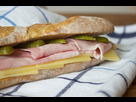 https://image.noelshack.com/fichiers/2024/17/7/1714340717-sandwich-jambon-fromage.jpg