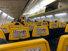 https://image.noelshack.com/fichiers/2024/19/3/1715187167-0-interior-of-a-ryanair-plane.jpg