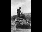 https://image.noelshack.com/fichiers/2024/19/7/1715537640-bundesarchiv-bild-101i-201-1561-23-balkan-italienischer-panzer.jpg