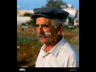 https://image.noelshack.com/fichiers/2024/20/1/1715603033-old-man-crete-greece-a56yb5.jpg