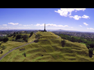 https://image.noelshack.com/fichiers/2024/20/5/1715940664-one-tree-hill-auckland-march-2015.jpg