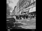 https://image.noelshack.com/fichiers/2024/22/1/1716836674-les-annees-1950-vue-historique-sur-les-champs-elysees-paris-france-au-52-60-avenue-des-champs-elysees-une-avenue-historique-ou-visiteurs-et-parisiens-se-promenent-devant-les-magnifiques-et-chics-magasins-de-la-ville-2cej0fw.jpg