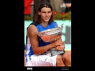 https://image.noelshack.com/fichiers/2024/22/6/1717194560-photo-du-dossier-datee-du-11-juin-2006-des-defaites-de-rafael-nadal-en-espagne-1-6-6-1-6-4-7-6-roger-feder-ic-en-finale-et-nouant-le-record-des-majors-de-roger-federer-photo-de-christophe-guibbbaud-cameleon-abacapress-com-2dfkhyd.jpg