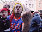 https://image.noelshack.com/fichiers/2024/23/3/1717580005-6ix9ine-pour-a-semi-pull-up-to-the-cribby-uh.gif