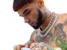 https://image.noelshack.com/fichiers/2024/24/4/1718260599-anuel-mmh-papiii-quedate-en-lo-que-amanece.jpeg