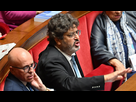 https://image.noelshack.com/fichiers/2024/24/4/1718263141-le-depute-meyer-habib-au-centre-dans-l-hemicycle-le-14-novembre-dernier-photo-sipa-jacques-witt-1703339929.jpg