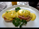 https://image.noelshack.com/fichiers/2024/24/7/1718549550-traditional-eggs-benedict.jpg