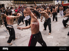 https://image.noelshack.com/minis/2024/29/4/1721293155-l-auto-flagellation-tatbir-musulmans-pakistanais-au-cours-de-la-procession-ashura-a-athenes-utilisation-dans-le-monde-entier-01-10-2017-km4bn4.png