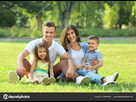 https://www.noelshack.com/2024-30-1-1721673996-depositphotos-168886240-stock-photo-happy-family-in-park.jpg