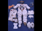 https://image.noelshack.com/fichiers/2024/32/6/1723304481-apollo-11-buzz-aldrin-space-suit-combinaison-lecatalog-com.jpg