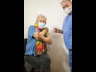 https://www.noelshack.com/2024-36-5-1725599638-ian-mckellen-getting-covid-19-vaccine.jpg