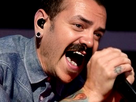 https://image.noelshack.com/fichiers/2024/37/1/1725881805-linkin-park-chester-risitas-sticker-v2.png