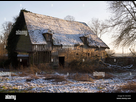 https://image.noelshack.com/fichiers/2024/37/6/1726331527-vieille-ferme-delabree-a-colombages-en-normandie-france-d2caeg.jpg