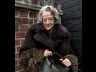 https://image.noelshack.com/fichiers/2024/39/5/1727446925-loewe-ss24-preco-jt-campaign-maggie-smith-rgb-cropped-4x5-loe050723-0739-copia.jpg