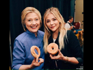 https://image.noelshack.com/fichiers/2024/41/2/1728395677-hillary-clinton-donut-trou.jpg