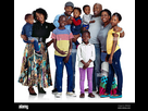 https://image.noelshack.com/fichiers/2024/41/6/1728748863-la-famille-c-est-tout-photo-en-studio-d-une-grande-famille-africaine-isolee-sur-blanc-2prrgab.jpg