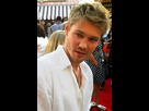 https://image.noelshack.com/fichiers/2024/41/7/1728839043-640px-chad-michael-murray-in-2007.jpg