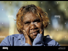 https://image.noelshack.com/fichiers/2024/42/3/1729086225-portrait-of-a-smiling-femme-autochtone-outback-australie-occidentale-c1ft94-2460922474.jpg