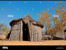 https://www.noelshack.com/2024-43-5-1729867040-l-afrique-afrique-traditionnelle-maison-batiment-chaume-hutte-maison-bleu-ja96yc.jpg
