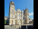 https://www.noelshack.com/2024-43-5-1729867278-cath-drale-de-poitiers.jpg