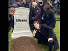 https://www.noelshack.com/2024-43-5-1729886286-guy-posing-in-front-of-grave.png