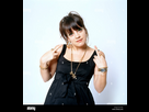 https://www.noelshack.com/2024-45-2-1730835162-lily-allen-chanteur-auteur-compositeur-actrice-et-presentatrice-de-television-photographie-a-camden-londres-angleterre-je1pjc.jpg