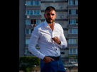 https://image.noelshack.com/fichiers/2024/46/5/1731687247-white-shirt-and-jeans-casual-outfit-1.jpg