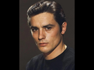 https://www.noelshack.com/2024-47-3-1732122604-alain-delon-with-brown-eyes-v0-82hcnmei1nkd1.jpg