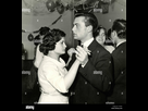 https://image.noelshack.com/fichiers/2024/48/2/1732660880-couple-dancing-at-a-party-italie-1959-t379e7.jpg