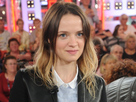 https://www.noelshack.com/2024-49-4-1733394615-video-sara-forestier-refuse-d-etre-maquillee-et-coiffee-lors-d-une-interview-et-pose-totalement-au-naturel.jpeg