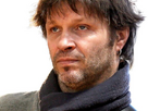 https://www.noelshack.com/2024-50-4-1734012372-bertrand-gros-plan-removebg-preview.jpg