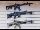 https://www.noelshack.com/2024-51-5-1734723287-69446623-fusil-automatique-accroch-sur-le-stand-dans-le-magasin-arme.jpg
