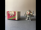 https://image.noelshack.com/fichiers/2024/52/2/1734998617-ancien-jouet-robot-1992-robot-russe-jouet-enfant-cccp-ussr-vintage-collector-soviet-broc-nikel-forms-10-scaled.jpeg