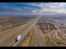 https://image.noelshack.com/fichiers/2025/04/5/1737723205-antenne-route-du-desert-nouvelle-route-deux-voies-entouree-paysage-desertique-pres-san-jon-new-mexico-usa-73110-10101.jpg