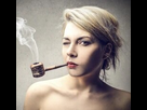 https://image.noelshack.com/fichiers/2025/05/5/1738350036-attractive-woman-smoking-pipe-260nw-208216600.jpg