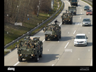 https://www.noelshack.com/2025-08-6-1740239223-convoi-militaire-britannique-americain-les-soldats-la-technologie-militaire-hxdwr5.jpg