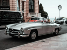 https://image.noelshack.com/fichiers/2025/09/1/1740414717-mercedes-300-sl-grise-garee-dans-une-rue-1200x900-webp.jpg